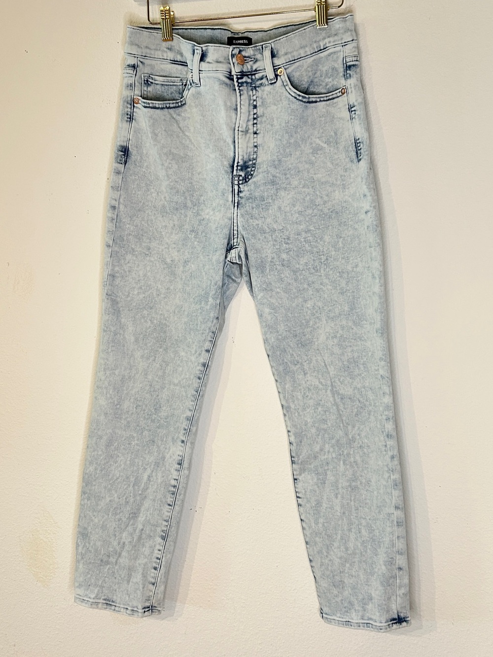 Express Women's Light Wash Slim Straight Jeans